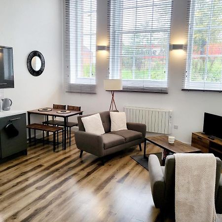 Burkhardt Hall- Parking Included- Sleeps 4 Swindon Exterior foto