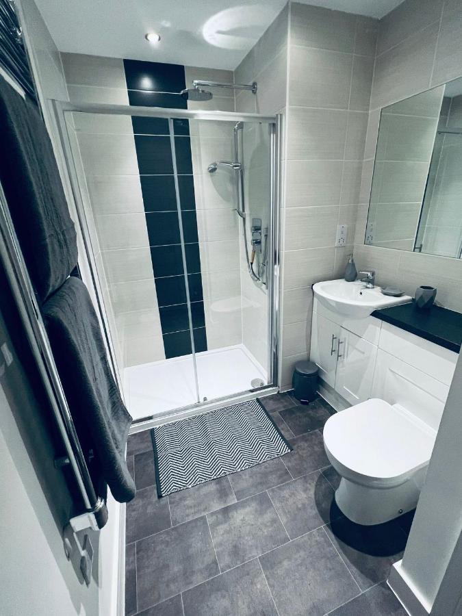 Burkhardt Hall- Parking Included- Sleeps 4 Swindon Exterior foto