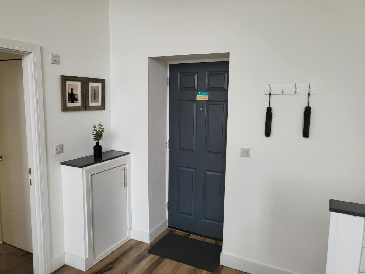 Burkhardt Hall- Parking Included- Sleeps 4 Swindon Exterior foto