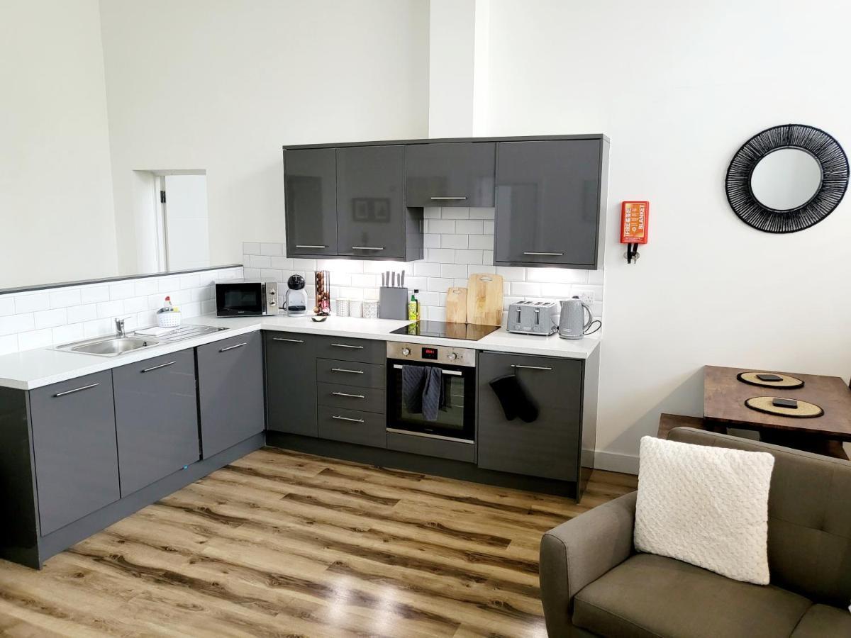 Burkhardt Hall- Parking Included- Sleeps 4 Swindon Exterior foto