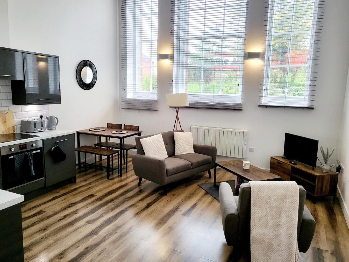 Burkhardt Hall- Parking Included- Sleeps 4 Swindon Exterior foto