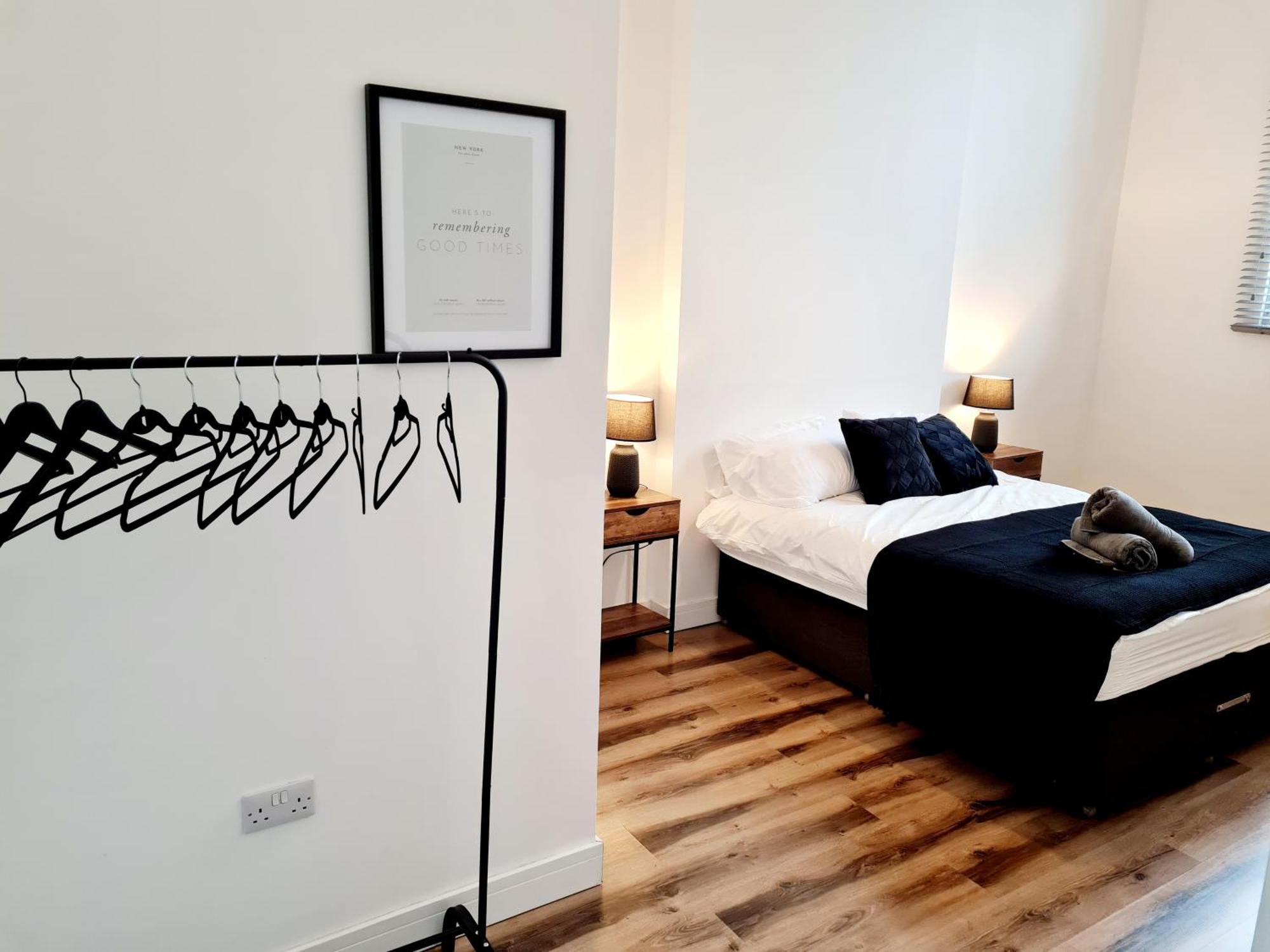 Burkhardt Hall- Parking Included- Sleeps 4 Swindon Exterior foto